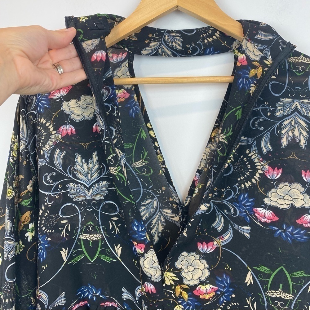 LUCCA • floral v neck choker blouse - Picture 11 of 15